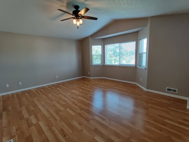Building Photo - 3915 Hayden Ln