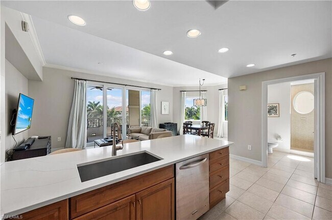 Building Photo - 2738 Tiburon Blvd E