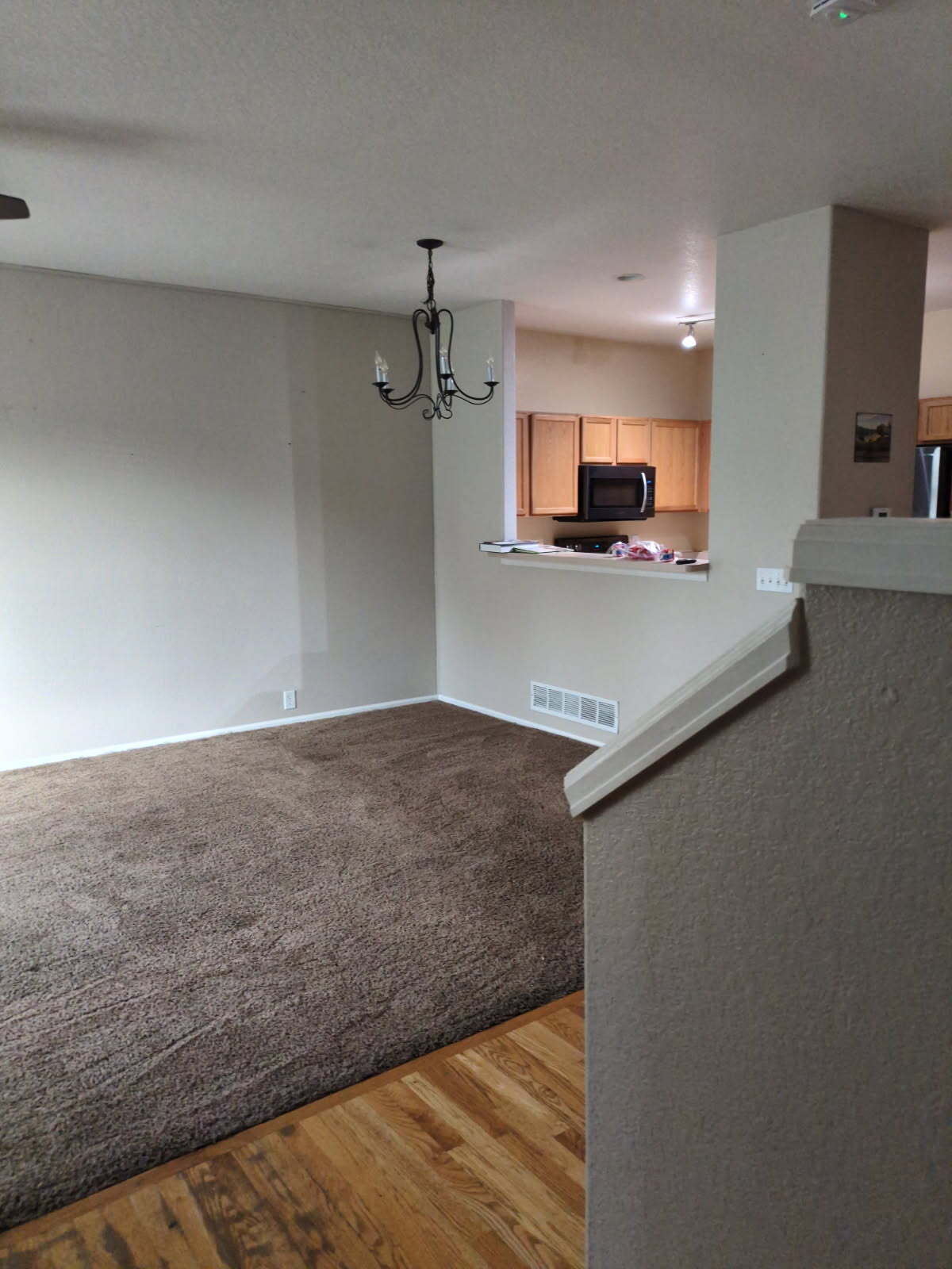 Building Photo - 215 Blue Bonnet Dr