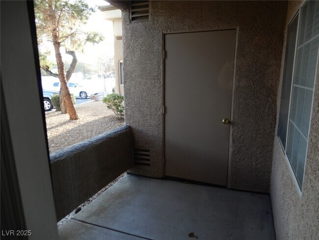 Building Photo - 75 N Valle Verde Dr