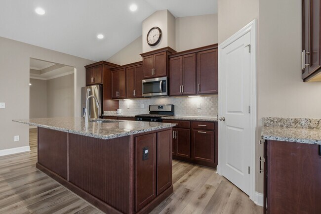 Building Photo - 5036 Winslow Dr