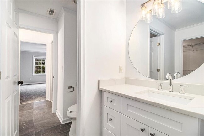 Building Photo - 960 Landmark Dr NE