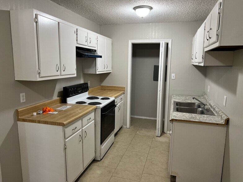 Building Photo - 1140 Shilo