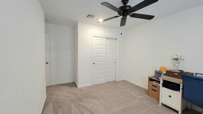 Building Photo - 7152 W Vineridge Dr