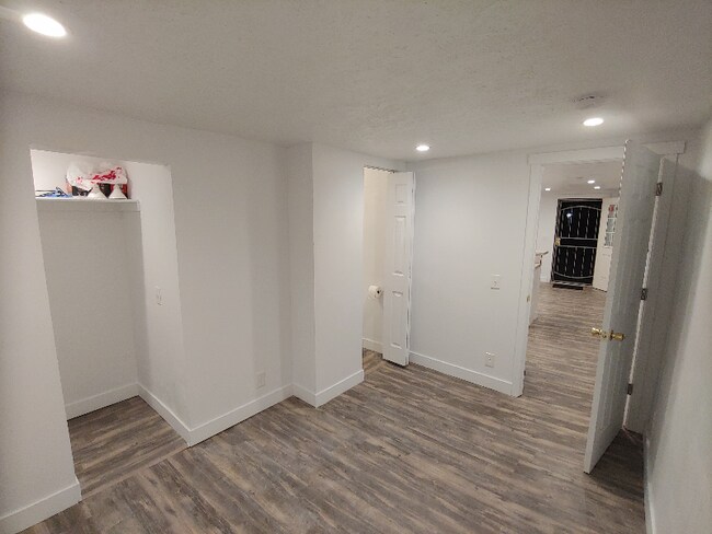 Building Photo - 3255 Ogden Ave