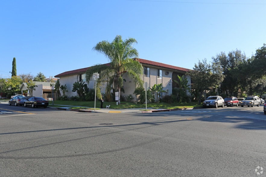 Primary Photo - 1111 E Lexington Dr