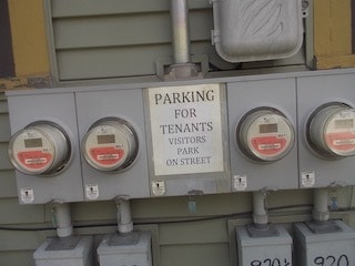 North side parking sign - 922 E Main St