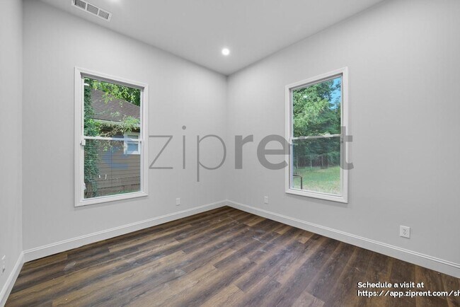 Building Photo - 981 Metropolitan Pkwy SW