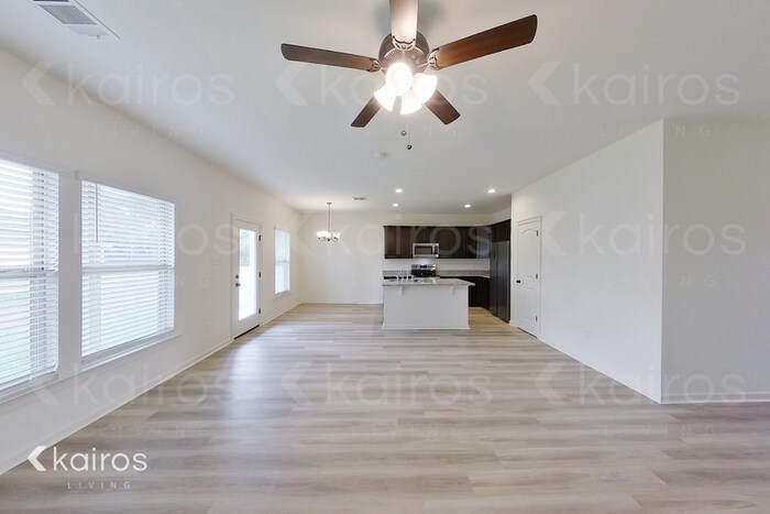 Building Photo - 205 Foggy Ln