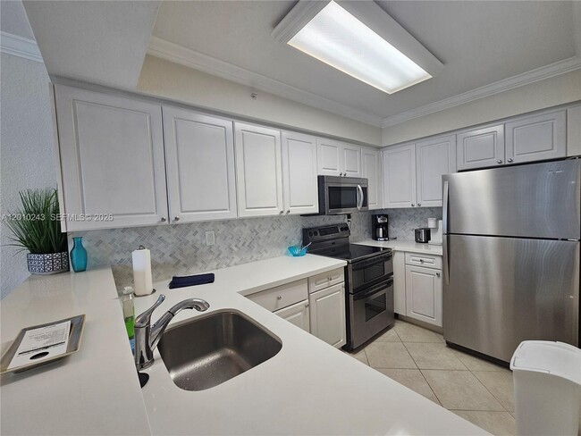 Building Photo - 2501 S Ocean Dr