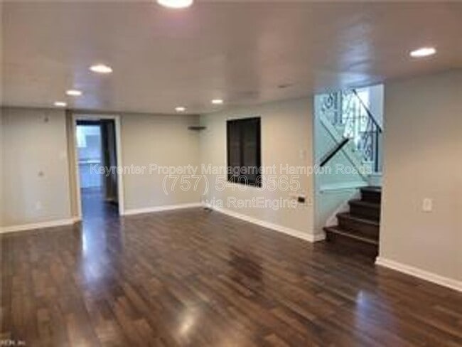 Building Photo - 1289 River Oaks Dr