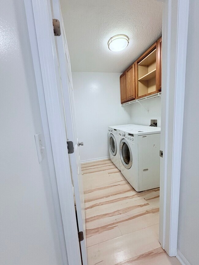 Building Photo - Spacious 4 Bed, 2 Bath Home in Columbus