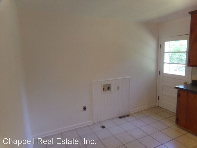 Building Photo - 2 br, 1 bath House - 15711 S. Crater Rd.