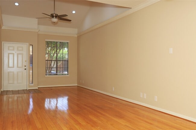 Building Photo - 107 Manor Pl