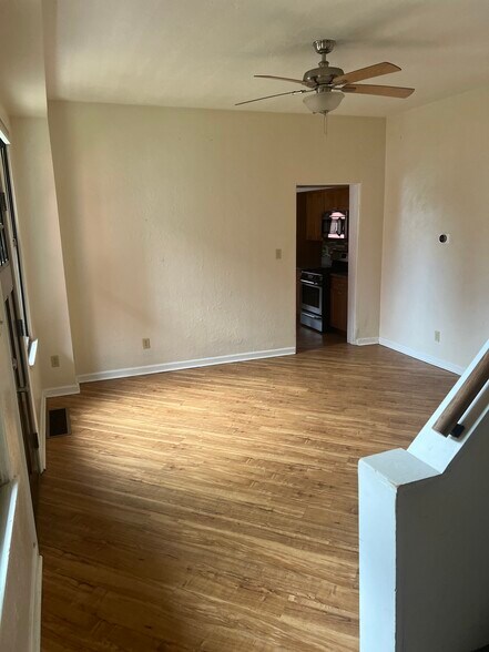 Building Photo - 2206 Sarah St