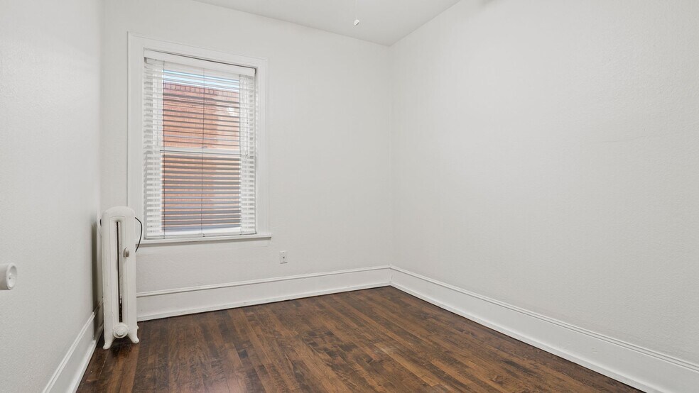 Building Photo - 541 E 14th Ave