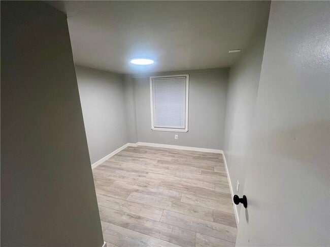 Building Photo - 926 Moreland Ave SE