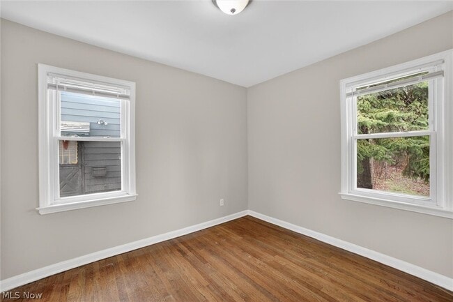 Building Photo - 1568 Parker Dr