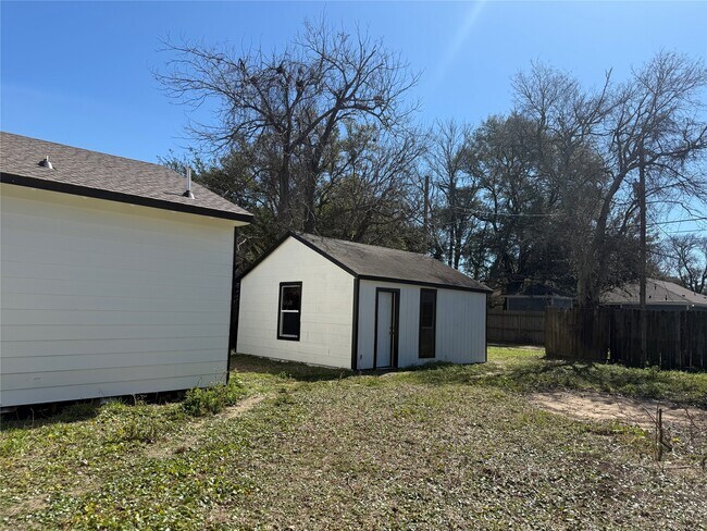 Building Photo - 815 17th Ave N