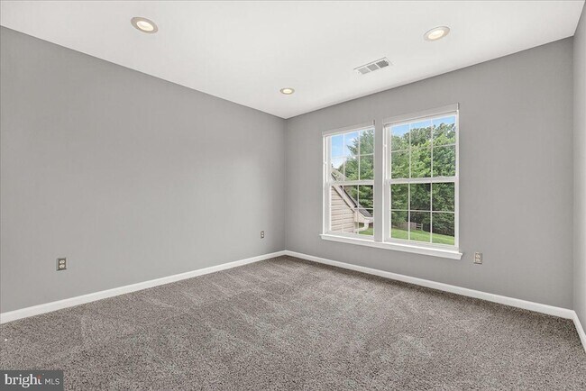 Building Photo - 6455 Saddlebrook Ln