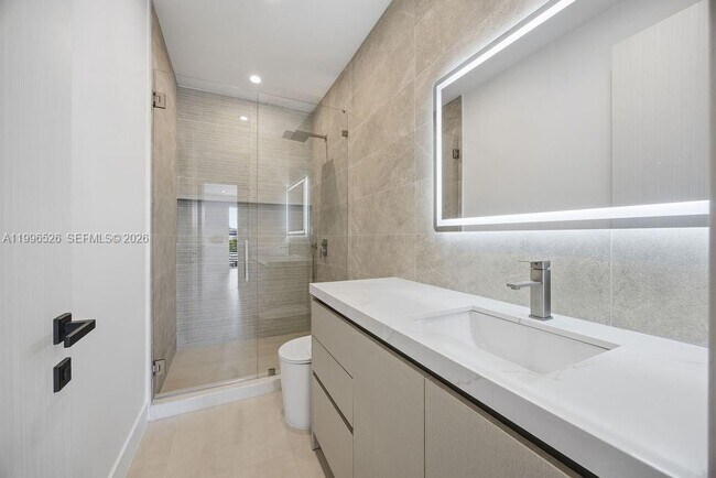 Building Photo - 1337 NE 13th Ave