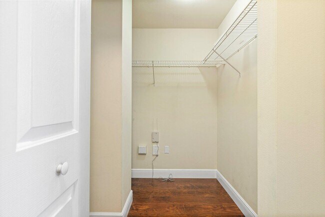 Building Photo - 250 NE 3rd Ave