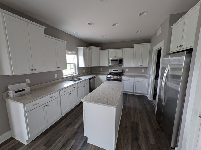 Building Photo - 1520 Foxwood Pass