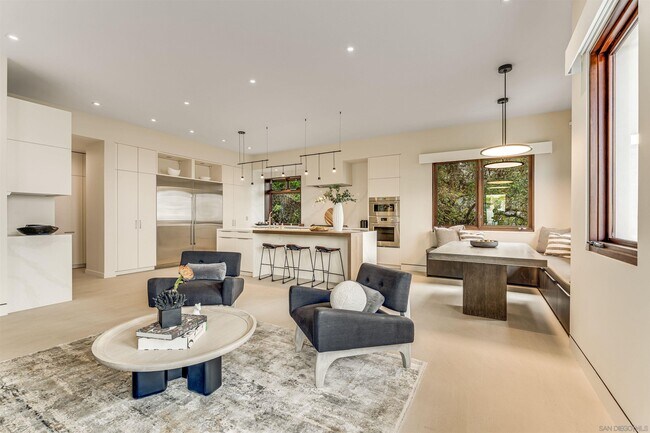 Building Photo - 8070 La Jolla Scenic Dr N