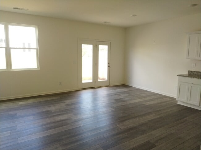 Building Photo - 306 Penn Sta Wy