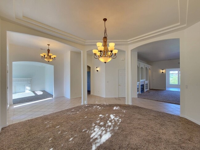 Building Photo - 1200 W Canyon Lakes Dr