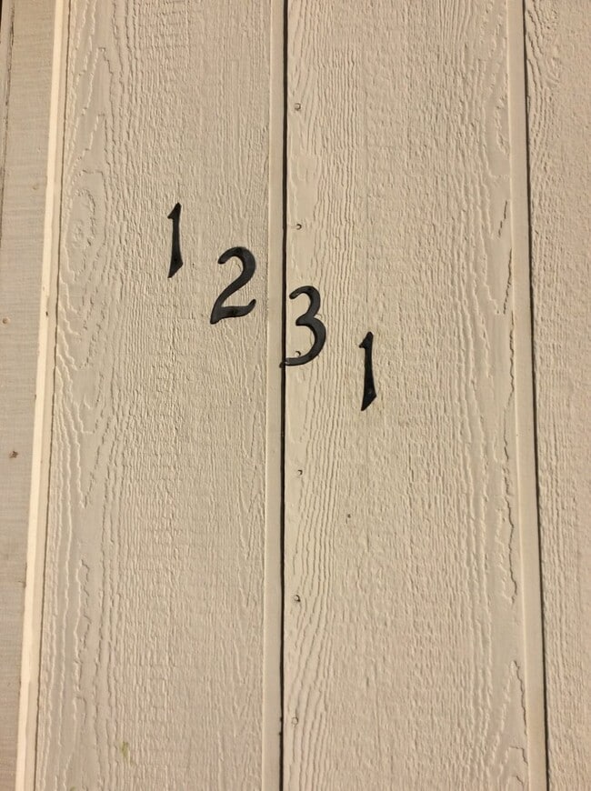 Building Photo - 385