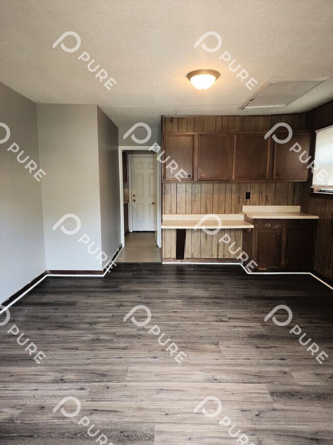 Building Photo - 14020 SW Wyandotte Dr