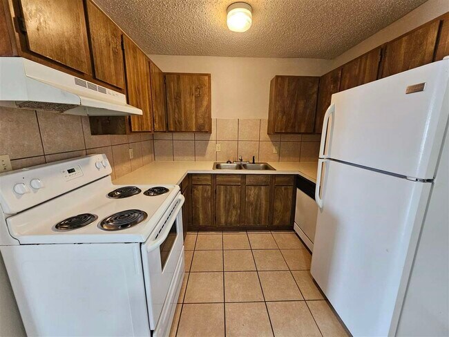 Building Photo - 7912 NW Crossland Cir