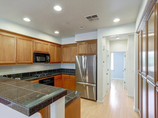 Building Photo - UPGRADED HOME IN HIGHLY CENTRAL SETTING. R...