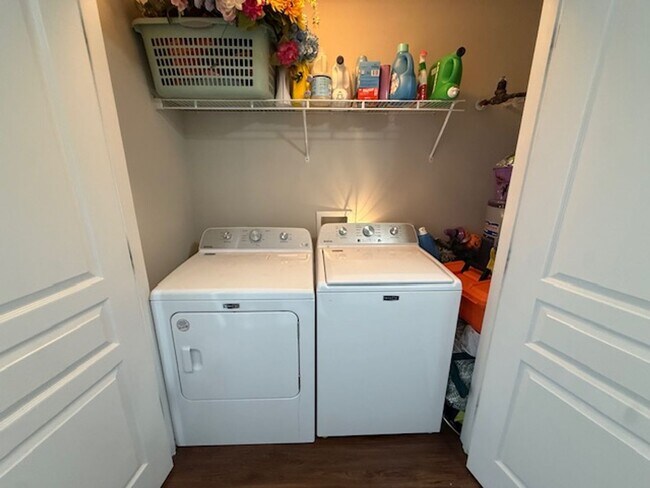 Building Photo - 15-1527 Kisling