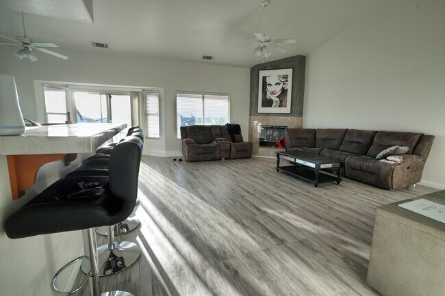 Building Photo - 16087 Bubbling Wells Rd