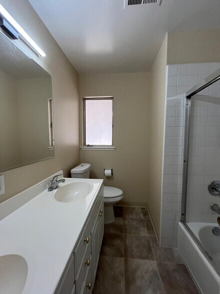 Building Photo - 5495 Taft Dr