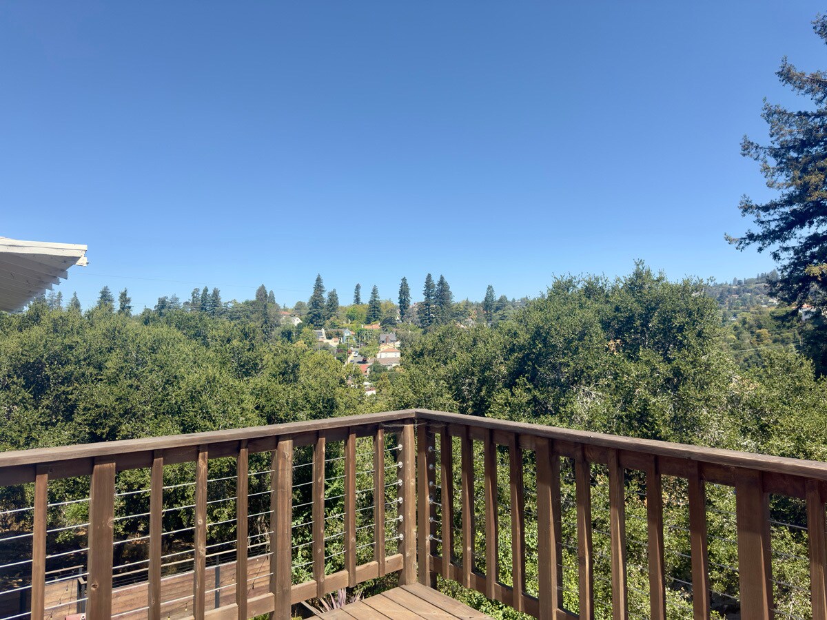 Building Photo - 914 Everett Ave