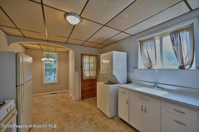 Building Photo - 1416 Capouse Ave