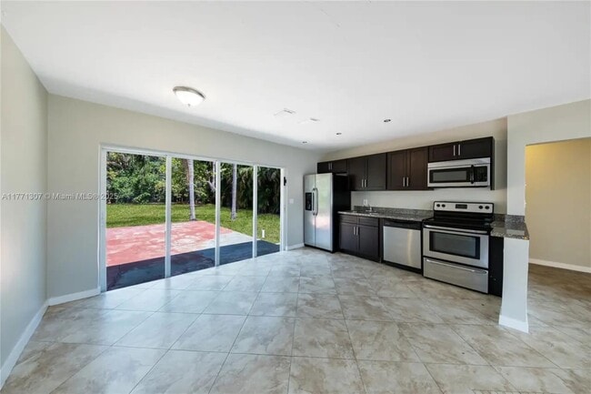 Building Photo - Adams Street