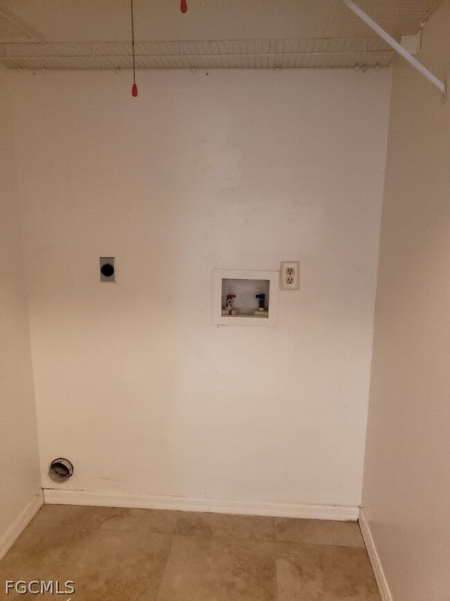 Building Photo - 1024 SE 25th Terrace