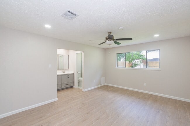 Building Photo - 16911 Bougainvilla Ln