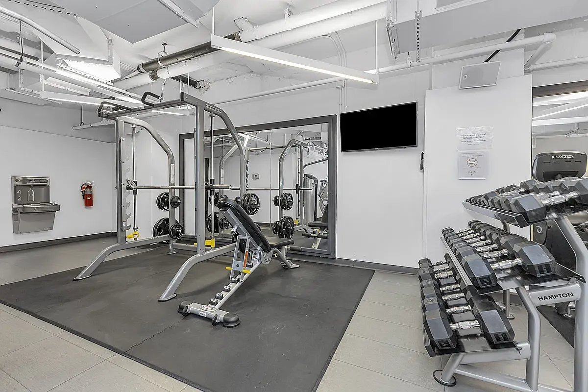 Building Photo - 250 E Houston St