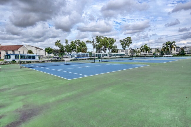 Building Photo - 2024 Hythe B