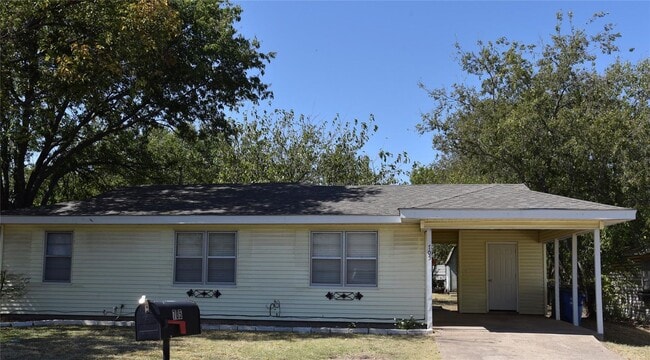 Primary Photo - 3 Bedroom, 1 bath in Decatur TX