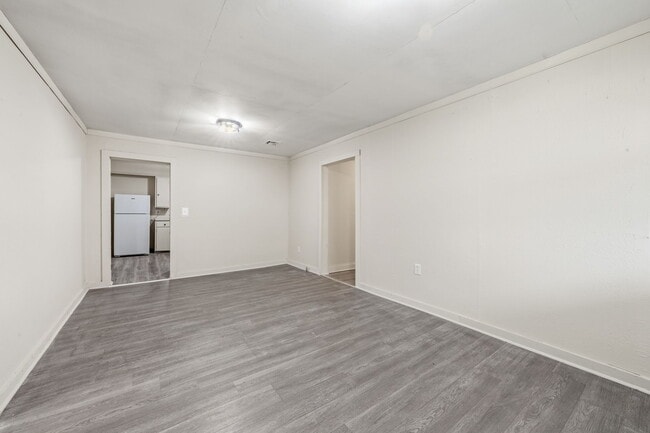 Building Photo - 140 Ambroise St