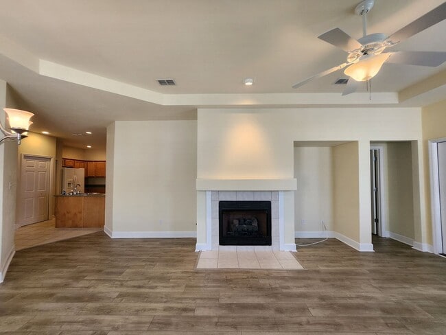 Building Photo - Beautiful 3 bedroom town home with wood fl...
