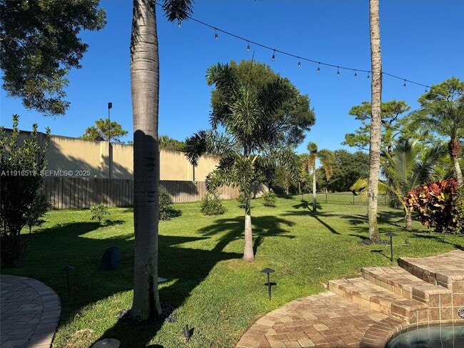 Building Photo - 352 King Fisher Dr