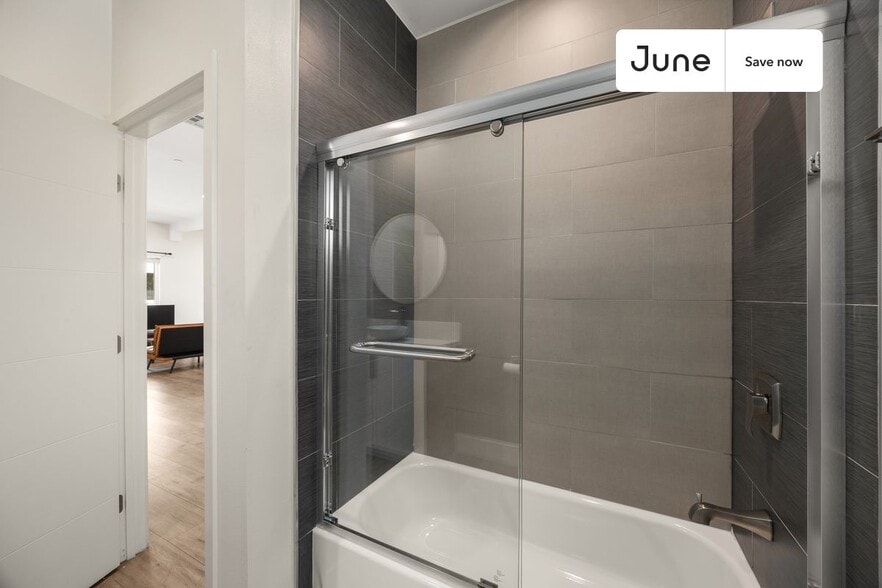 Building Photo - 5637 Riverton Ave