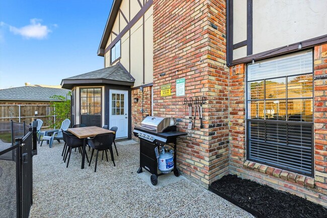 Building Photo - 3533 Arbuckle Dr